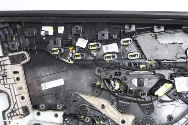 Mercedes Benz W205 C300 Front Right Drivers Door Card A2057205227