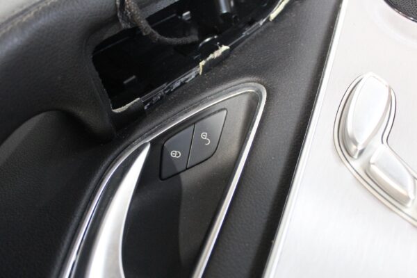 Mercedes Benz W205 C300 Front Right Drivers Door Card A2057205227