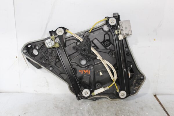 Mercedes Benz W117 CLA Rear Right Door Window Regulator With Speaker A1177302700