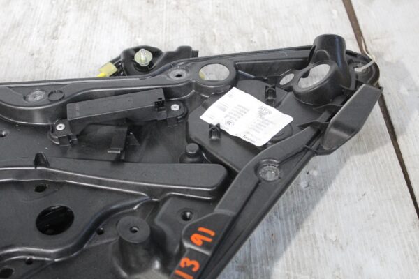 Mercedes Benz W117 CLA Rear Right Door Window Regulator With Speaker A1177302700