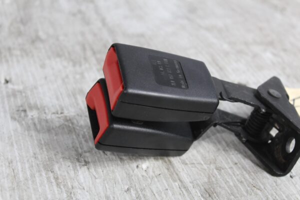 Porshce 955 957 9PA Cayenne Rear Left Belt Latch Clip 7L0857822C, 95580305400