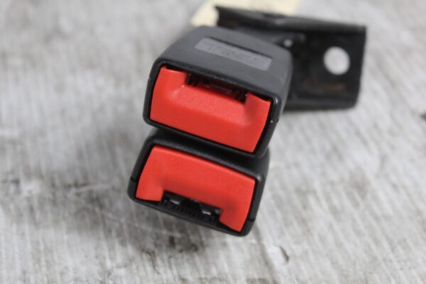 Porshce 955 957 9PA Cayenne Rear Left Belt Latch Clip 7L0857822C, 95580305400