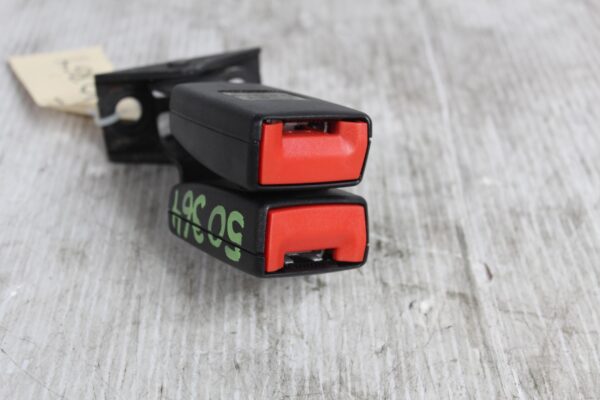 Porshce 955 957 9PA Cayenne Rear Left Belt Latch Clip 7L0857822C, 95580305400