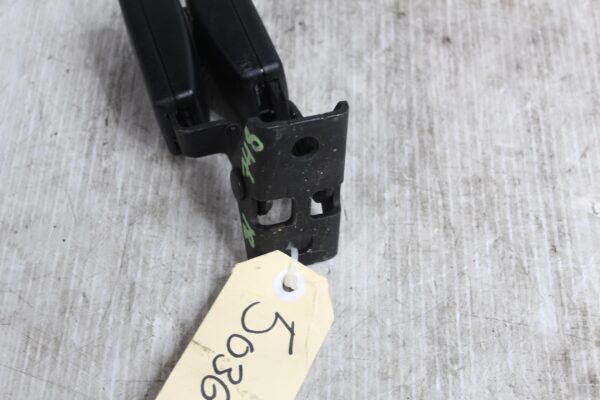 Porshce 955 957 9PA Cayenne Rear Left Belt Latch Clip 7L0857822C, 95580305400