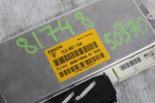 Porschen 955 957 9PA Air Suspension Control Module 95561806800, 95561806804