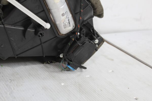 Porsche 955 957 9PA Cayenne Heater Casing Evaporator Blower Fan 95557233900