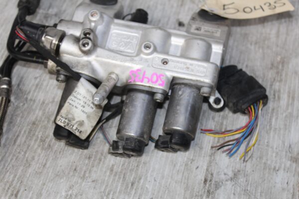 Porsche 955 957 Cayenne Front Suspension Levelling Valve Block 95835903000