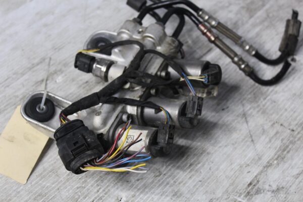 Porsche 955 957 Cayenne Front Suspension Levelling Valve Block 95835903000