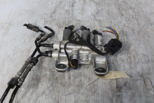 Porsche 955 957 Cayenne Front Suspension Levelling Valve Block 95835903000