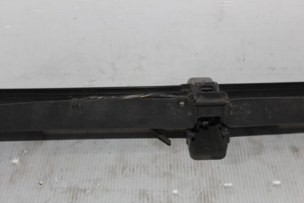 Range Rover Sport L494 Radiator Air Shutter Guide LR043742, LR102691
