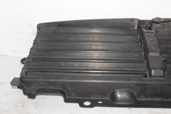 Range Rover Sport L494 Radiator Air Shutter Guide LR043742, LR102691