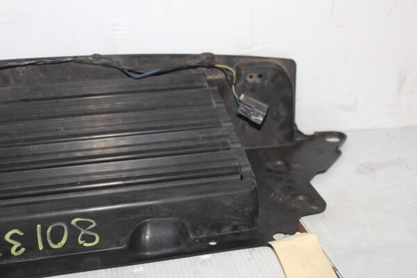 Range Rover Sport L494 Radiator Air Shutter Guide LR043742, LR102691