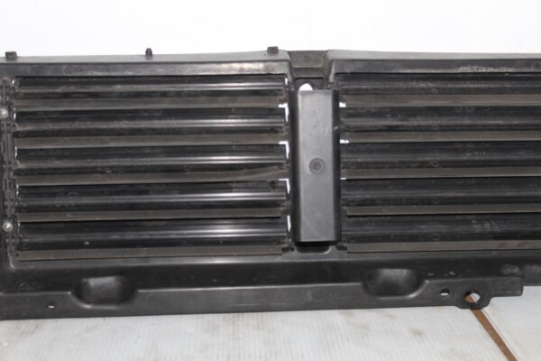 Range Rover Sport L494 Radiator Air Shutter Guide LR043742, LR102691
