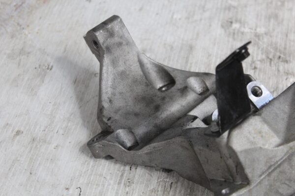 Range Rover Sport L494 3.0L SDV6 Alternator Bracket LR065741, CPLA10239AC