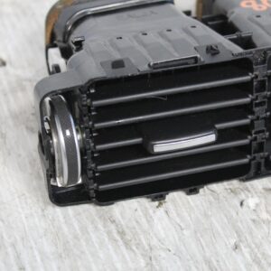 Range Rover L494 Sport Rear Centre Console Air Vent Assembly LR039640, LR087337 - Image 3