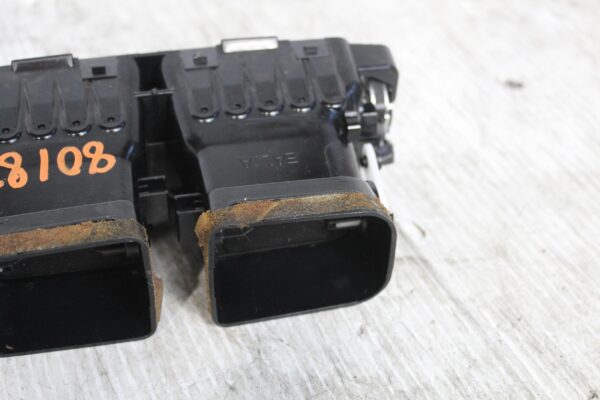 Range Rover L494 Sport Rear Centre Console Air Vent Assembly LR039640, LR087337