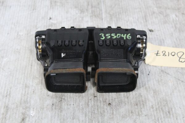 Range Rover L494 Sport Rear Centre Console Air Vent Assembly LR039640, LR087337