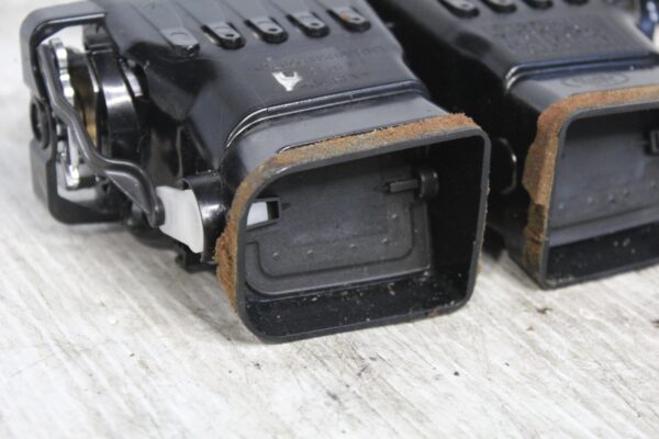 Range Rover L494 Sport Rear Centre Console Air Vent Assembly LR039640, LR087337