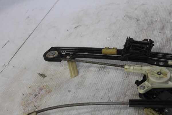 Range Rover Sport L494 Rear Left Door Window Regulator LR057341, LR153956
