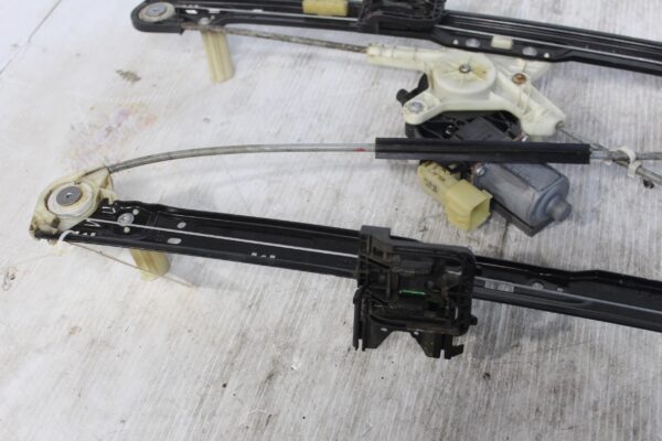 Range Rover Sport L494 Rear Left Door Window Regulator LR057341, LR153956