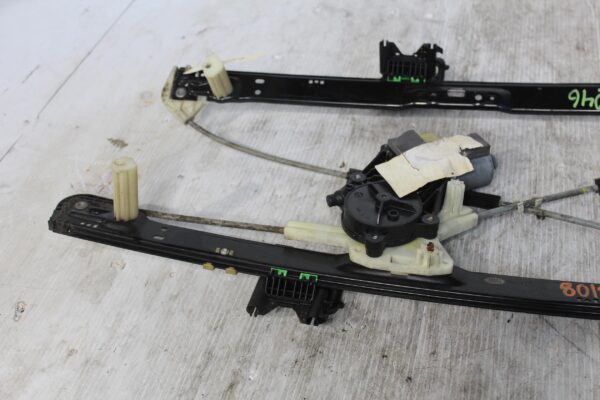 Range Rover Sport L494 Rear Left Door Window Regulator LR057341, LR153956
