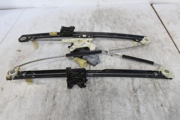 Range Rover Sport L494 Rear Left Door Window Regulator LR057341, LR153956
