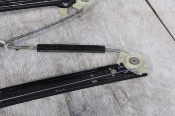 Range Rover Sport L494 Rear Left Door Window Regulator LR057341, LR153956