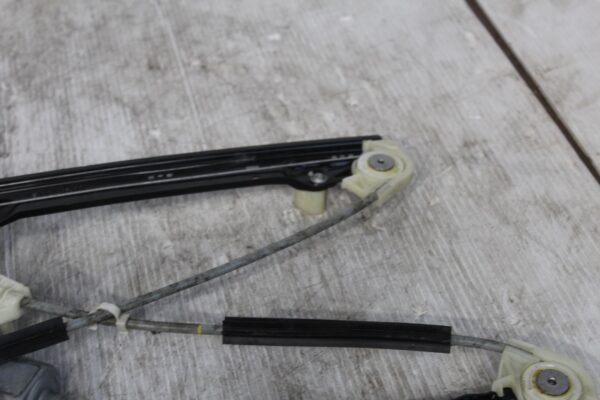 Range Rover Sport L494 Rear Left Door Window Regulator LR057341, LR153956