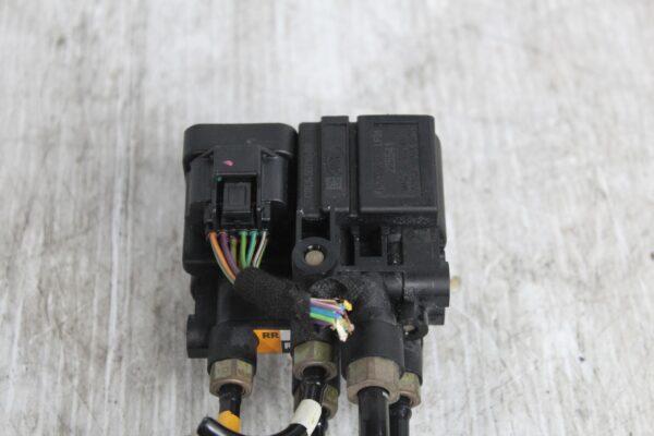 Range Rover Sport L494 Rear Suspension Levelling Valve LR037082, LR176326