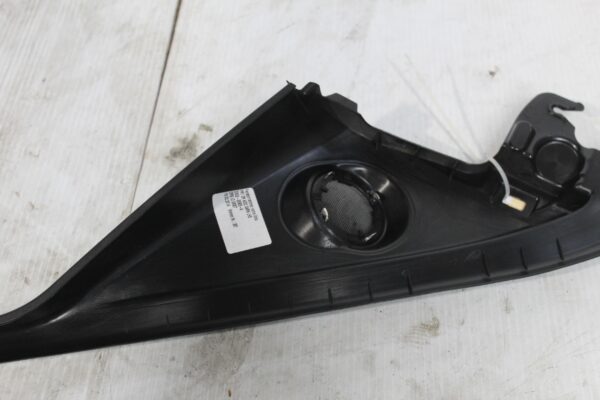 Range Rover Sport L494 Front Left Door Seal Mould w Speaker LR043839