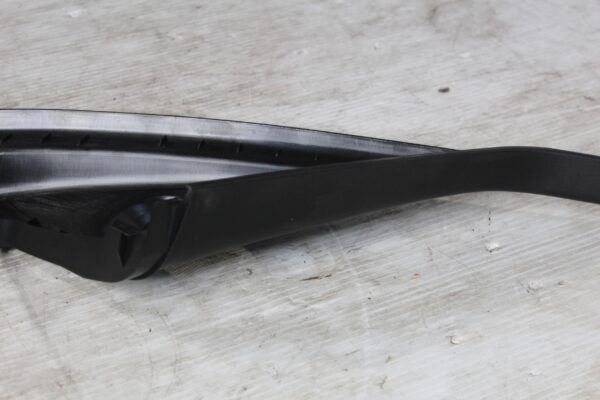 Range Rover Sport L494 Front Left Door Seal Mould w Speaker LR043839