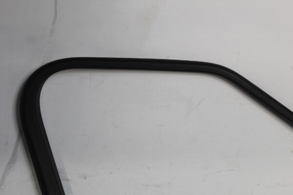 Range Rover Sport L494 Front Left Door Seal Mould w Speaker LR043839