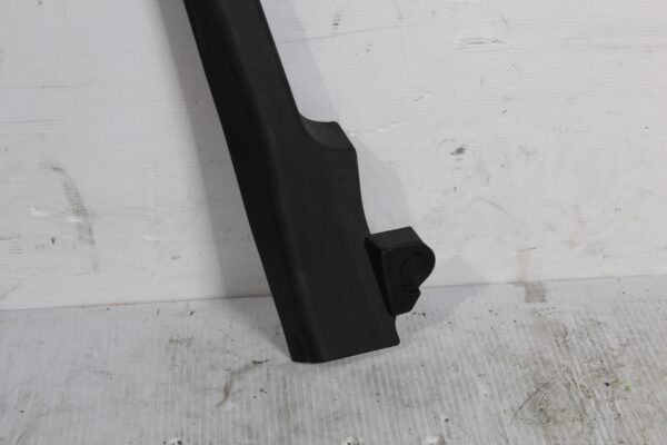 Range Rover Sport L494 Front Left Door Seal Mould w Speaker LR043839