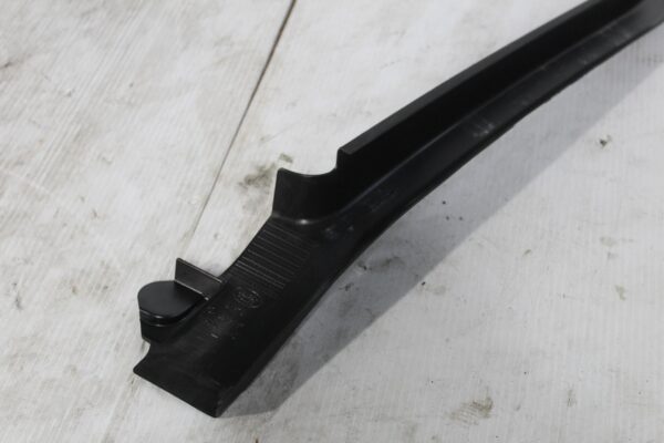 Range Rover Sport L494 Front Left Door Seal Mould w Speaker LR043839