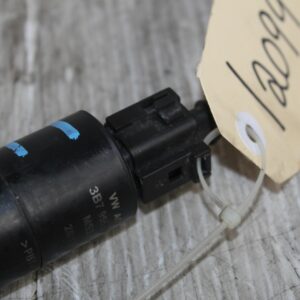 Audi 8P A3 S3 RS3 Headlight Washer Pump 3B7955681 - Image 2