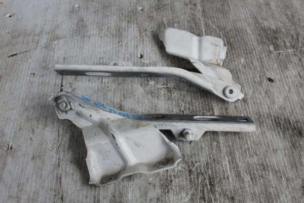 Audi 8R Q5 SQ5 Bonnet Hinge Left Right White 8R0823301A, 8R0823302A