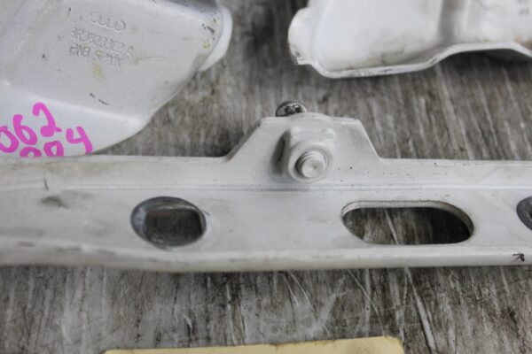 Audi 8R Q5 SQ5 Bonnet Hinge Left Right White 8R0823301A, 8R0823302A