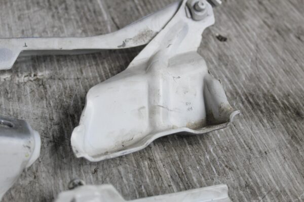 Audi 8R Q5 SQ5 Bonnet Hinge Left Right White 8R0823301A, 8R0823302A