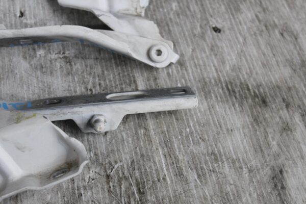 Audi 8R Q5 SQ5 Bonnet Hinge Left Right White 8R0823301A, 8R0823302A