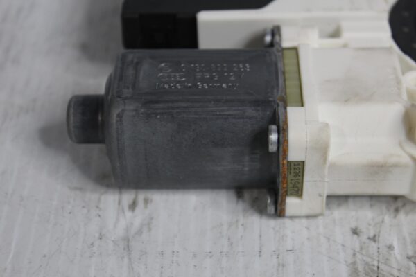 Audi 8P A3 S3 Rear Right Drivers Side Window Regulator Motor Control unit 8P4959802F