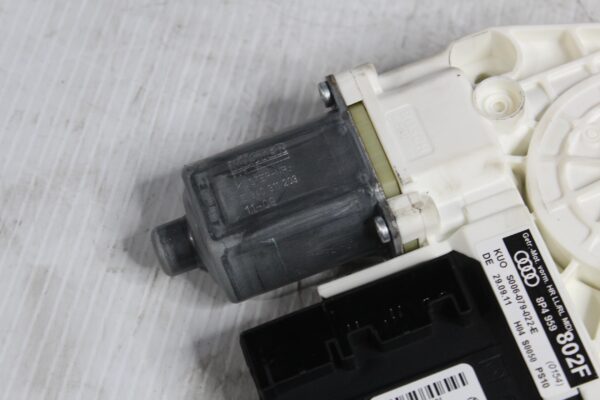 Audi 8P A3 S3 Rear Right Drivers Side Window Regulator Motor Control unit 8P4959802F