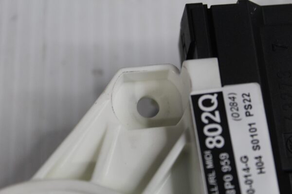 Audi 8P A3 S3 Front Right Drivers Side Window Regulator Motor Control unit 8P4959802Q