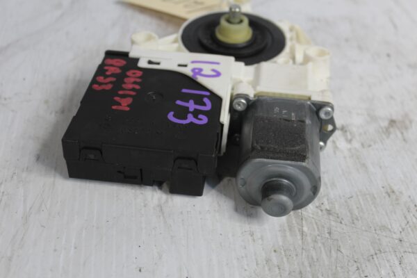 Audi 8P A3 S3 RS3 Driver Right Front Window Regulator Motor 8P0959801Q