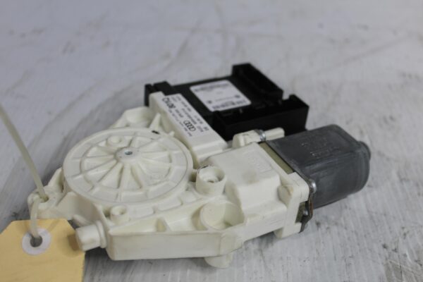 Audi 8P A3 S3 RS3 Driver Right Front Window Regulator Motor 8P0959801Q