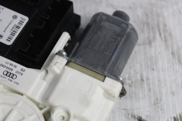 Audi 8P A3 S3 RS3 Driver Right Front Window Regulator Motor 8P0959801Q