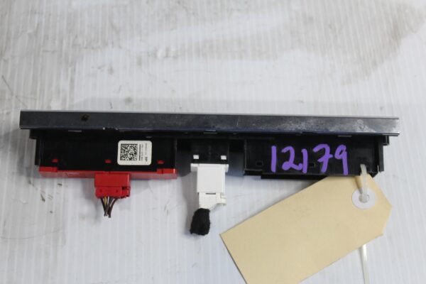 Audi 8P S3 Dashboard PDC Switch Panel 8P0927137BP
