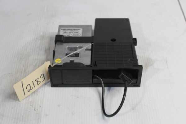 Audi 8P S3 Radio RNS Media Interface Control Module Unit 8P0035785