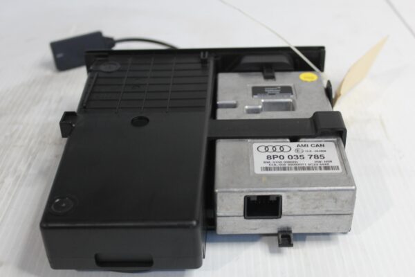 Audi 8P S3 Radio RNS Media Interface Control Module Unit 8P0035785