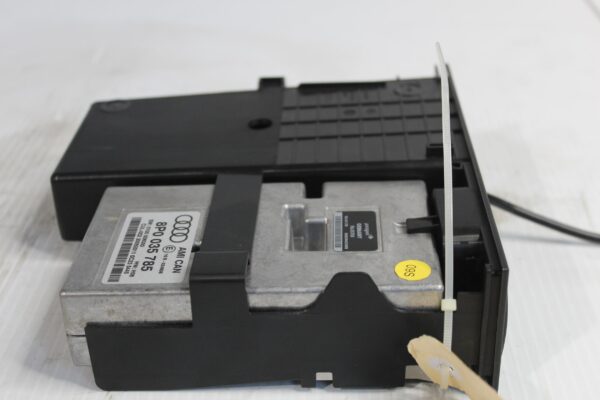 Audi 8P S3 Radio RNS Media Interface Control Module Unit 8P0035785