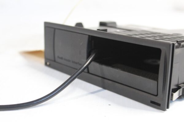 Audi 8P S3 Radio RNS Media Interface Control Module Unit 8P0035785